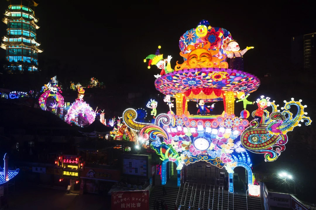 自貢燈會大門燈組《魔術世界》