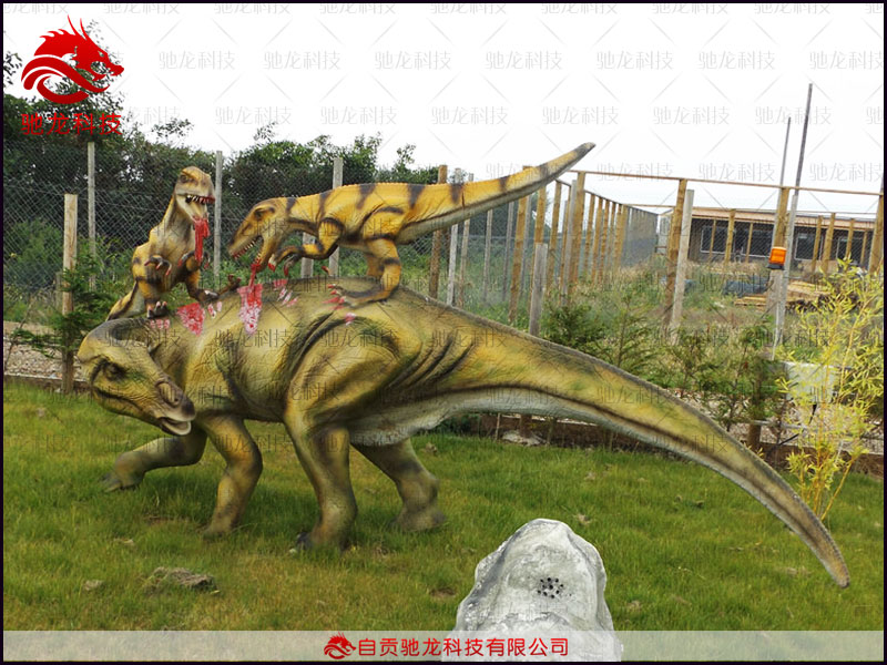 仿真恐爪龍攻擊慈母龍場景